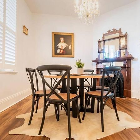 Historic Beauty In The Cbd! Parking And Wifi Διαμέρισμα Λόντσεστον Εξωτερικό φωτογραφία
