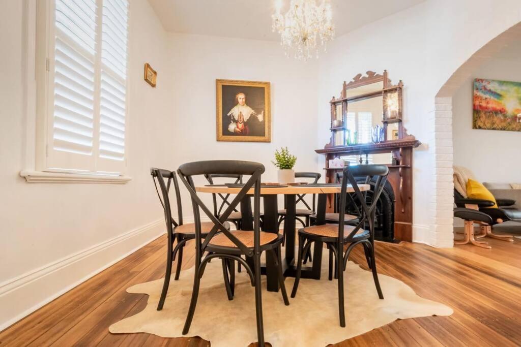 Historic Beauty In The Cbd! Parking And Wifi Διαμέρισμα Λόντσεστον Εξωτερικό φωτογραφία