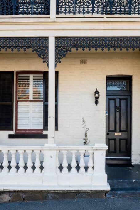 Historic Beauty In The Cbd! Parking And Wifi Διαμέρισμα Λόντσεστον Εξωτερικό φωτογραφία